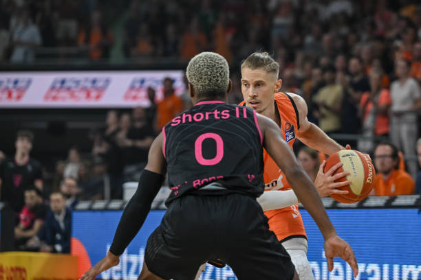 连两轮发球 连两轮发球