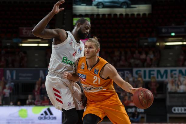 赛场表现中 赛场表现中